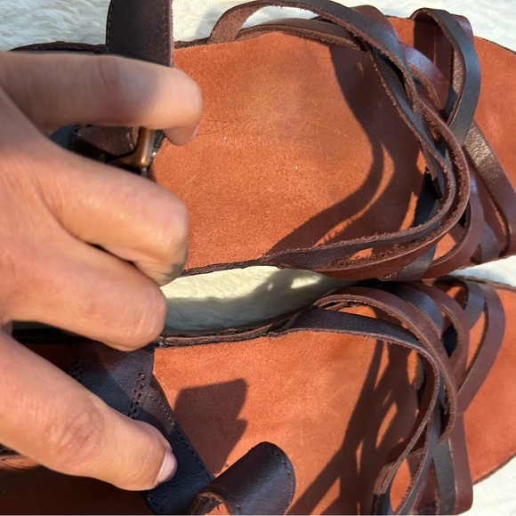Brown Strappy Sandals CHACO size 40 used Like NEW, they have stitching. - Picture 7 of 16